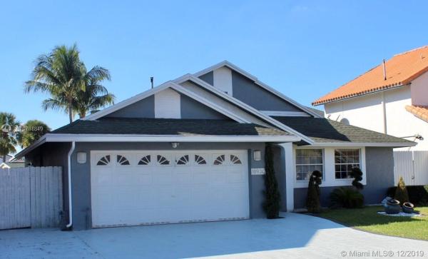 Country Lake, 18930 NW 78th Pl, Hialeah, Florida 33015, image 2