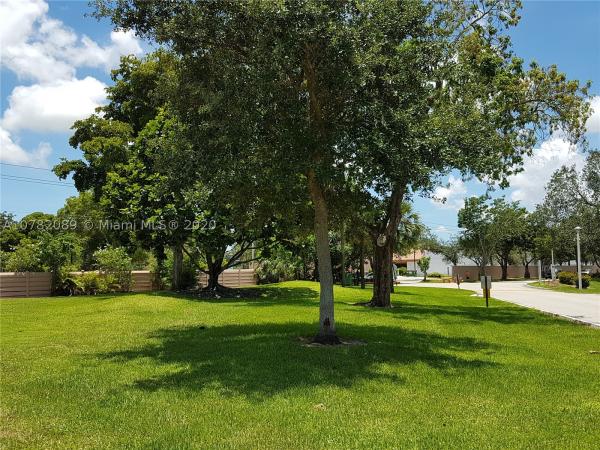 Valencia Village, 18 Matador Ln #7-22, Davie, Florida 33324, image 2