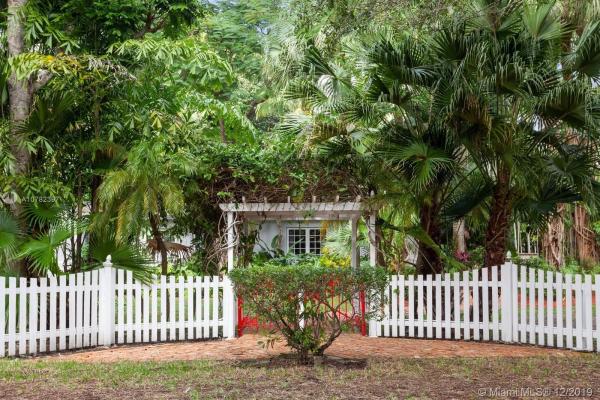 Snapper Creek Groves, 6301 Snapper Creek Dr, Glenvar Heights, Florida 33143, image 2