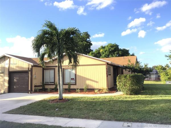9761 W Elm Ln, Miramar, Florida 33025, image 2