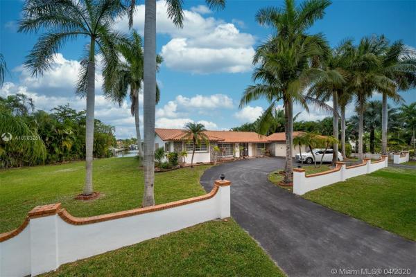 Hollywood Golf Estates, 921 Diplomat Pkwy, Hollywood, Florida 33019, image 2