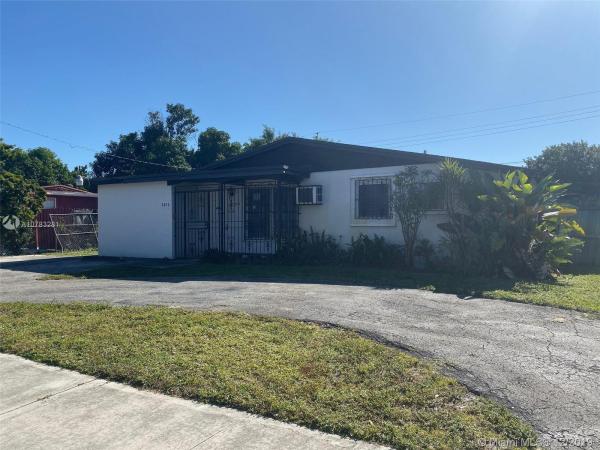 Lake Stevens Estates At Carol City, 5610 NW 176th St, Miami Gardens, Florida 33055, image 2
