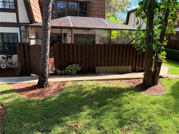 Weybridge Townhomes, 140 Weybridge Cir #C, Royal Palm Beach, Florida 33411, image 2