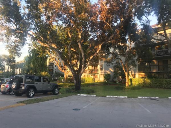 Calusa Club Village, 13250 SW 88th Ter #402, The Crossings, Florida 33186, image 2
