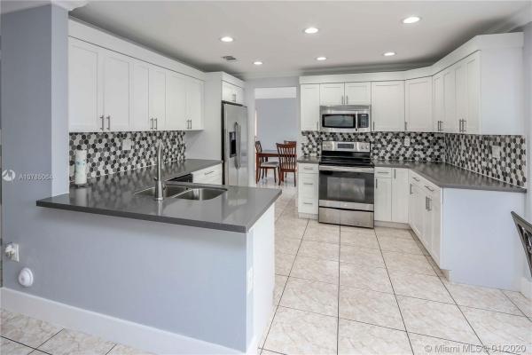 Marbella Park, 8248 NW 195th Ter, Hialeah, Florida 33015, image 2