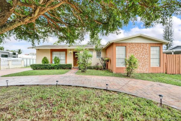 Meadow Wood Manor, 26661 SW 127th Ave, Kendale Lakes, Florida 33032, image 2