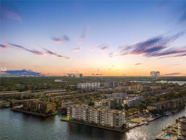 Winston Towers 500, 301 174th St #2208, Sunny Isles Beach, Florida 33160, image 2