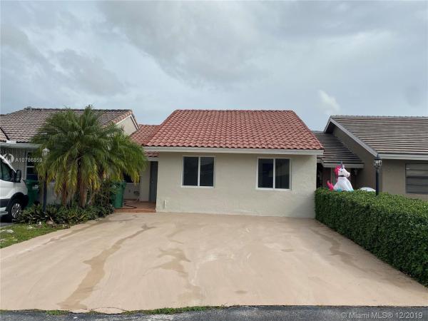 Bird Lakes Townhouses, 4819 SW 144th Ct, Kendale Lakes, Florida 33175, image 2
