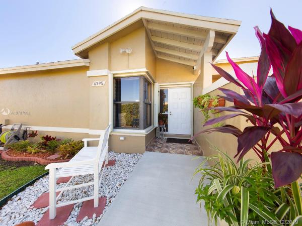 Westwind Lakes Garden Homes, 6795 SW 152nd Ct #37-95, Kendall West, Florida 33193, image 2