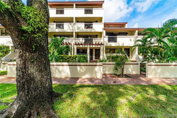 Biltmore Court Villas, 2600 Cardena St #4, Coral Gables, Florida 33134, image 2