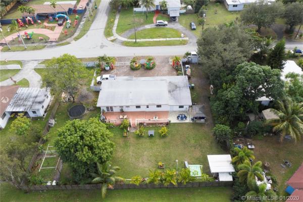 Biscayne Gardens, 1055 NW 153rd St, Golden Glades, Florida 33169, image 2