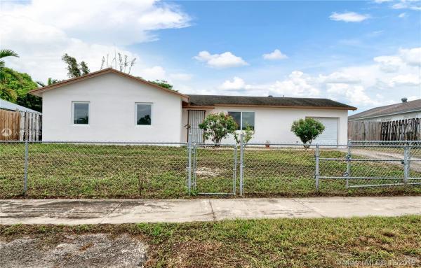 Meadow Wood Manor, 26605 SW 124th Ct, Kendale Lakes, Florida 33032, image 2