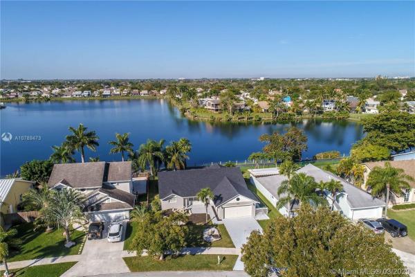 Laguna Pointe, 21970 SW 98th Ave, Cutler Bay, Florida 33190, image 2