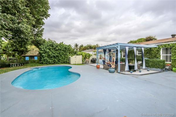 Bird Road Terrace, 6600 SW 41st St, Westwood Lakes, Florida 33155, image 2
