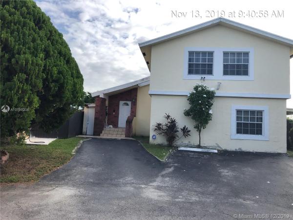 Fontainebleau Park West Villas, 962 NW 106th Ave Cir, Fountainebleau, Florida 33172, image 2