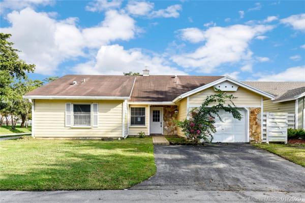 Robin's Run East, 14909 SW 143rd Pl, Country Walk, Florida 33186, image 2