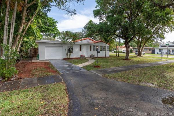 Country Club Estates, 199 Pinecrest Dr, Miami Springs, Florida 33166, image 2