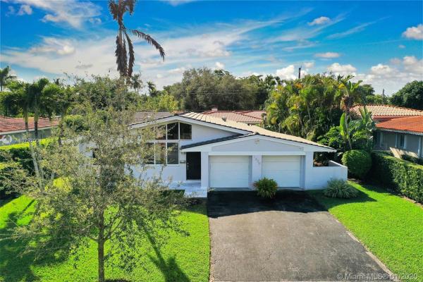 Coral Gables Country Club, 1524 Algardi Ave, Coral Gables, Florida 33146, image 2