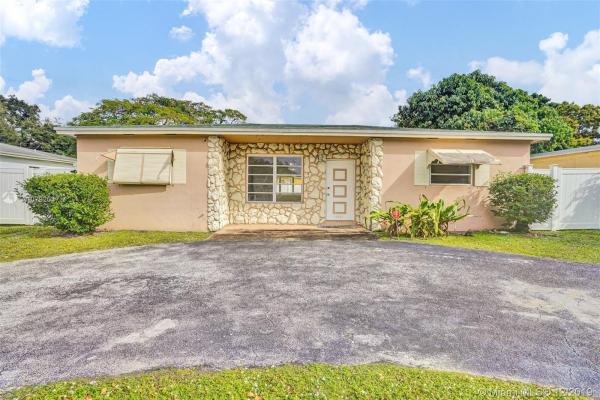 Panuleta Gardens, 16821 NE 8th Pl, North Miami Beach, Florida 33162, image 2