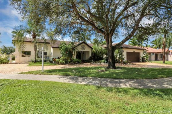 Lake Elizabeth, 14240 Glencairn Rd, Miami Lakes, Florida 33016, image 2
