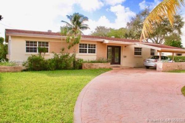 Windward Manor, 1000 NE 179th St, North Miami Beach, Florida 33162, image 2