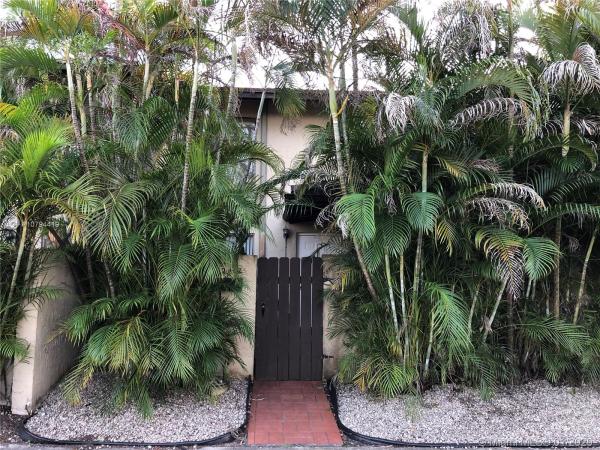 Snapper Creek Townhouses, 10932 SW 70th Ter, Kendall, Florida 33173, image 2