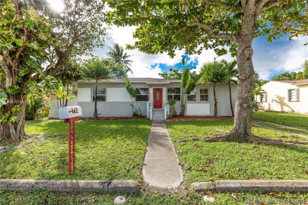 Biscayne Gardens, 142 NW 147th St, Golden Glades, Florida 33168, image 2