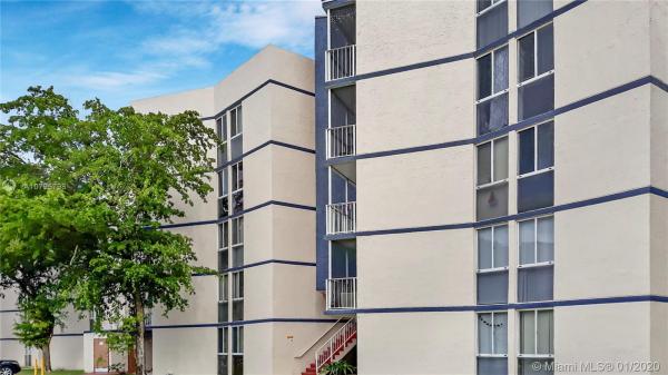 Las Brisas Country Club Of Miami, 7075 NW 186th St #C308, Country Club, Florida 33015, image 2