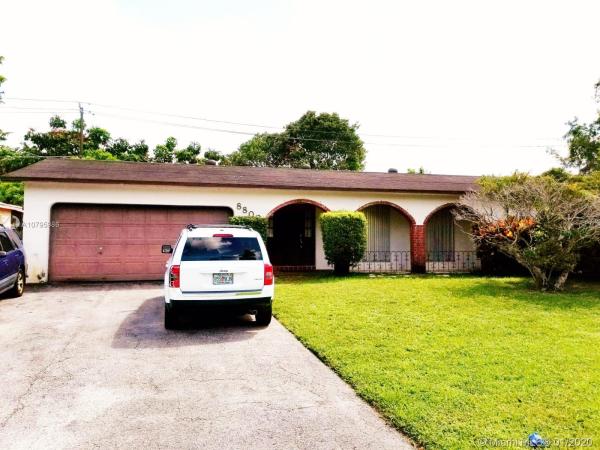 The Knolls, 8800 N Southampton Dr, Miramar, Florida 33025, image 2