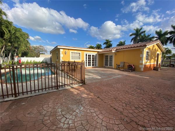 Carol City Gardens, 4347 Nw 199th St, Miami Gardens, Florida 33055, image 2