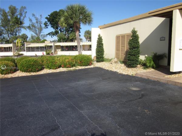 Loch Lomond West, 6971 Sharpecroft Ct #6971, Miami Lakes, Florida 33014, image 2