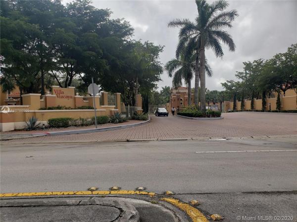 Villa Vizcaya, 8451 NW 138th St #2305, Miami Lakes, Florida 33016, image 2
