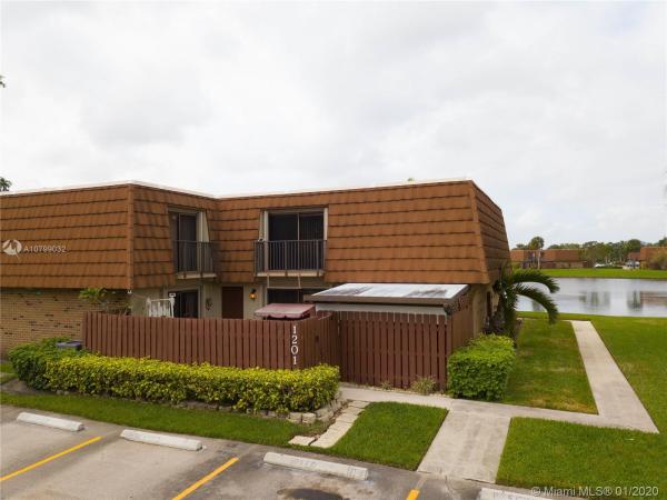 Village At Lake Pine, 1201 SW 118th Ter, Davie, Florida 33325, image 2