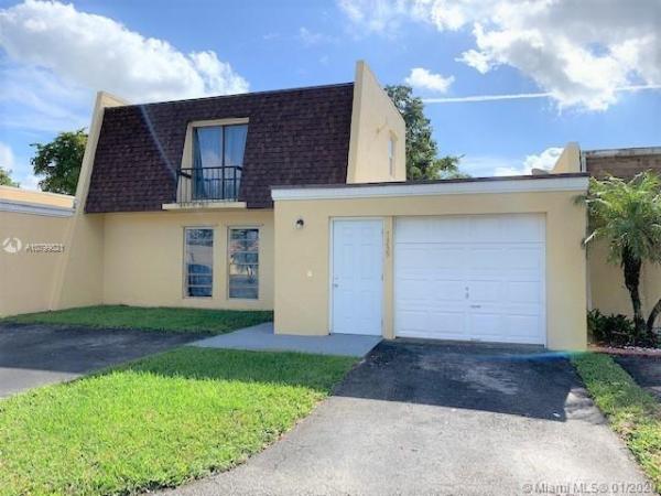 Fairway Villas, 7339 Pepper Pike Dr #7339, Country Club, Florida 33015, image 2