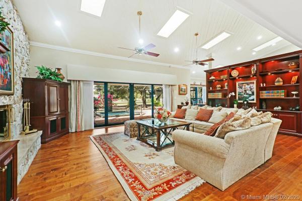 Loch Lomond East, 15920 Kingsmoor Way, Miami Lakes, Florida 33014, image 2
