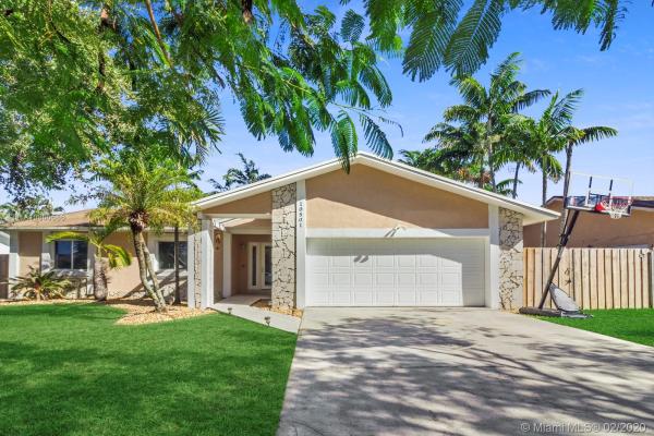 Calusa Manor, 10501 SW 127th Ct, The Crossings, Florida 33186, image 2
