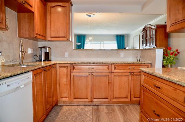 Lauderdale Oaks, 2991 NW 46th Ave #302, Lauderdale Lakes, Florida 33313, image 2