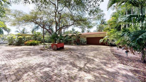Coronado Harbor, 12500 N Bayshore Dr, North Miami, Florida 33181, image 2