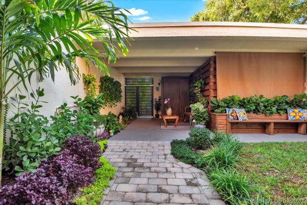 Sunset Park Lake Villas, 7737 SW 102nd Pl #7737, Kendall, Florida 33173, image 2