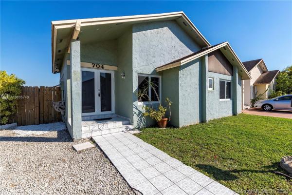 Les Chalets, 704 SW 100th Ct Cir, Fountainebleau, Florida 33174, image 2