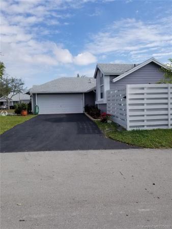 Royal Glen, 10285 SW 141st Ct, The Hammocks, Florida 33186, image 2