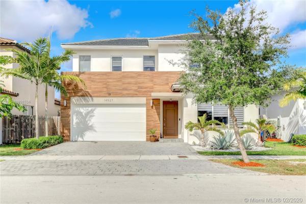 Venetian Parc, 14927 SW 177th Ter, Richmond West, Florida 33187, image 2