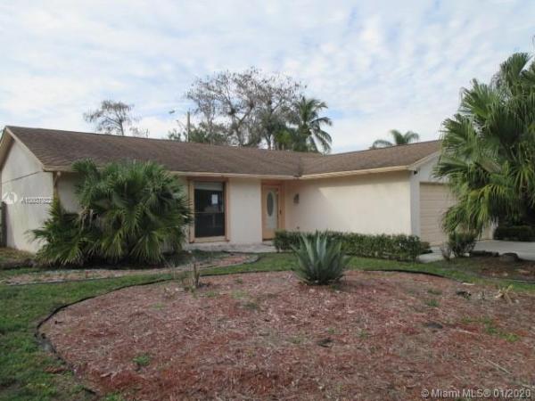 Crestwood, 105 Cambridge Ln, Royal Palm Beach, Florida 33411, image 2