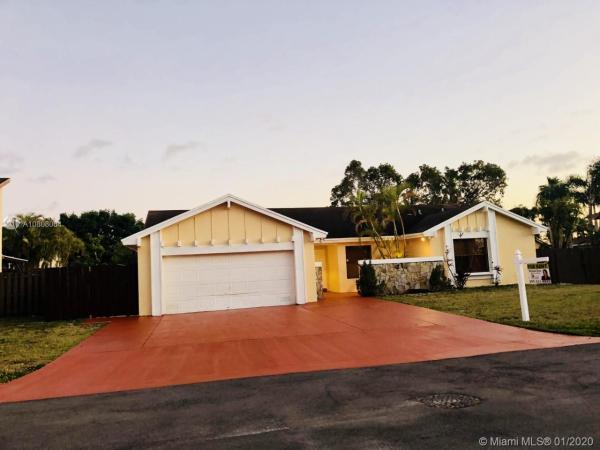 Lakes Of The Meadow, 15626 SW 47th Ter, Kendall West, Florida 33185, image 2