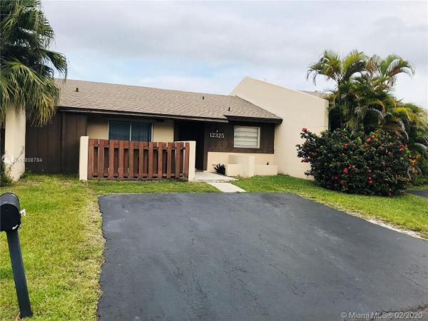 Devon Aire Villas, 12325 SW 112th Ter 0, The Crossings, Florida 33186, image 2