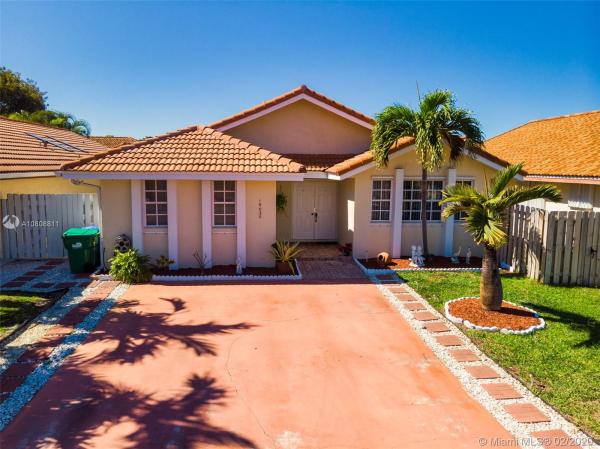 Angelica Gardens At Lakes Of Avalon, 19030 NW 85th Ct, Hialeah, Florida 33015, image 2