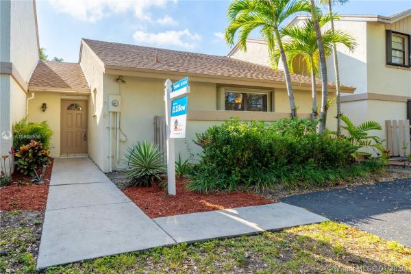Shadywood Villas, 11762 SW 92nd Ter, Kendall, Florida 33186, image 2