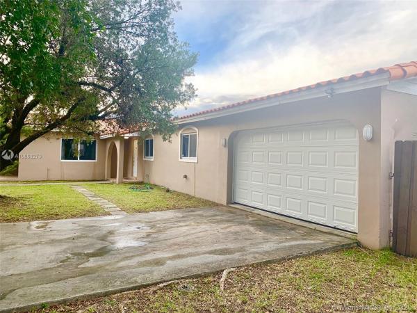 Royale Green, 12701 SW 43rd St, Kendale Lakes, Florida 33175, image 2