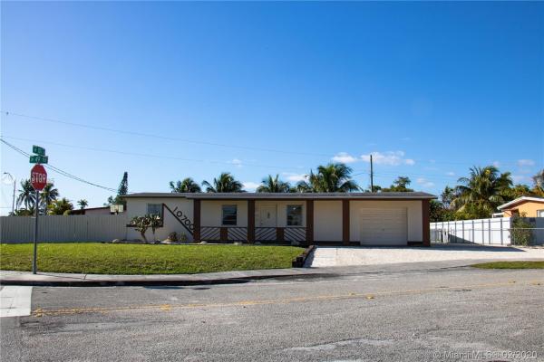 Westwood Lakes Residential, 10700 SW 49th Ter, Westwood Lakes, Florida 33165, image 2