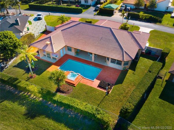 Calusa Club Estates, 10000 E Calusa Club Dr, The Crossings, Florida 33186, image 2